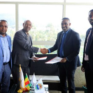 download ባንካችን ከአዋጭ የገንዘብ ቁጠባና ብድር መሠረታዊ የህብረት ሥራ ማህበር ጋር የኮር ባንኪንግ ሥራዎችን የሚያስተሳስር የሲስተም ልማት (System Integration) የትግበራ ውል ስምምነት ሰነድ ተፈራረመ፡፡