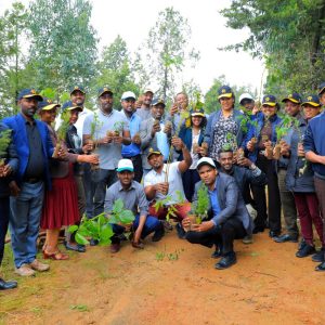 ባንካችን አቢሲንያ እንጦጦ ላይ በስሙ ተከልሎ በቋሚነት በተዘጋጀው ቦታ ላይ 2ሺህ ሀገር በቀል ችግኞችን ዛሬ ጳጉሜን 4 ቀን 2016 ዓ/ም የባንኩ ሰራተኞች በተገኙበት የተከላ ፕሮግራም አከናወነ፡፡