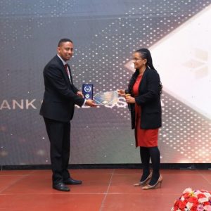 1 ባንካችን አቢሲንያ በፈጠራ ልህቀት የዕውቅና ሽልማት ተበረከተለት