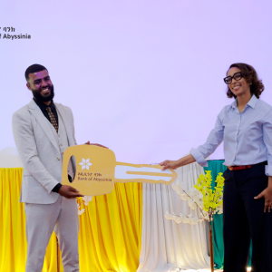 ባንካችን ባለ 2 መኝታ የመኖሪያ አፓርታማ ለዕድለኛው አስረከበ