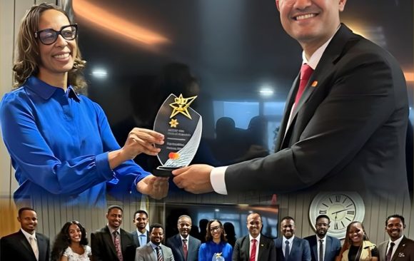 2 ባንካችን ከማስተር ካርድ ፋውንዴሽን የዕውቅና ዋንጫ ተበረከተለት