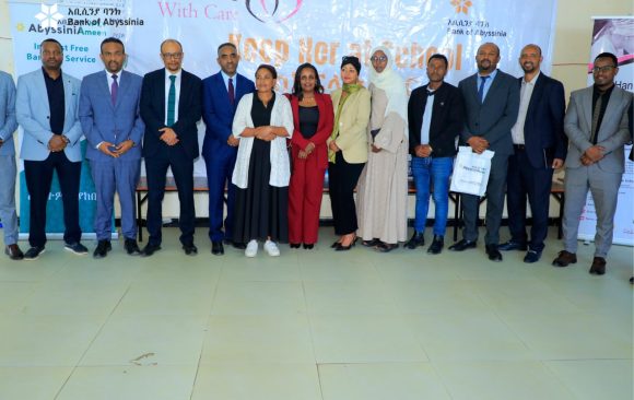 ባንካችን አቢሲንያ “ከክፍሏ አትቅር!” በሚል መሪ ቃል ለሴት ተማሪዎች የ 1.5 ሚሊዮን ብር ድጋፍ አደረገ