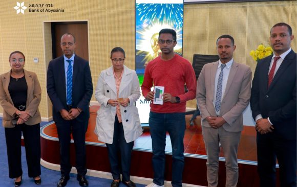 የባንካችን የ2ኛ ዙር የአቢሲንያ ቪዛ ካርድ ሽልማት የመጀመሪያዎቹ 2 ዕድለኞች ሽልማታቸውን ተቀበሉ
